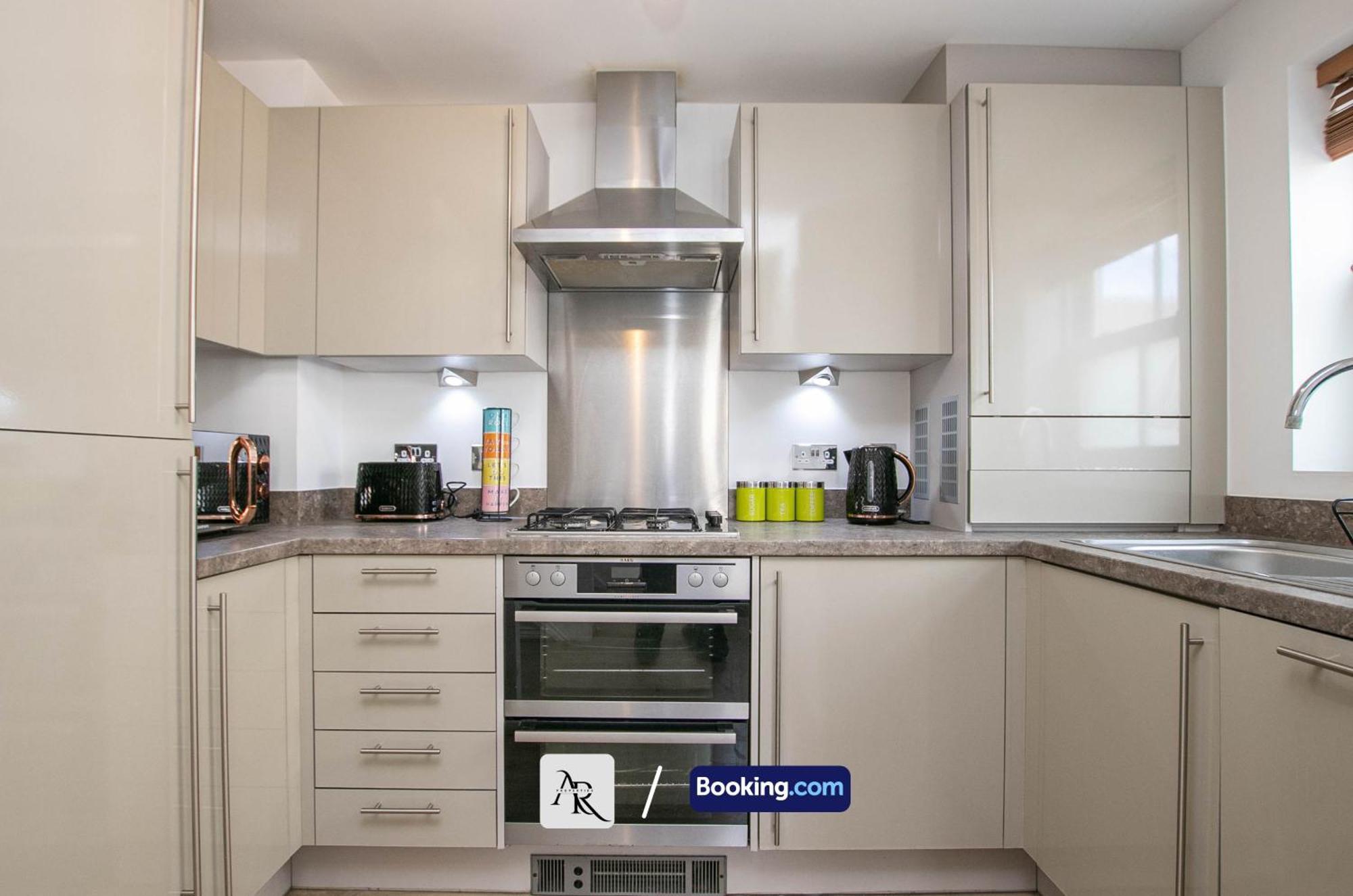 Cozy House By Ar Properties Short Lets & Serviced Accommodation Colchester Esterno foto