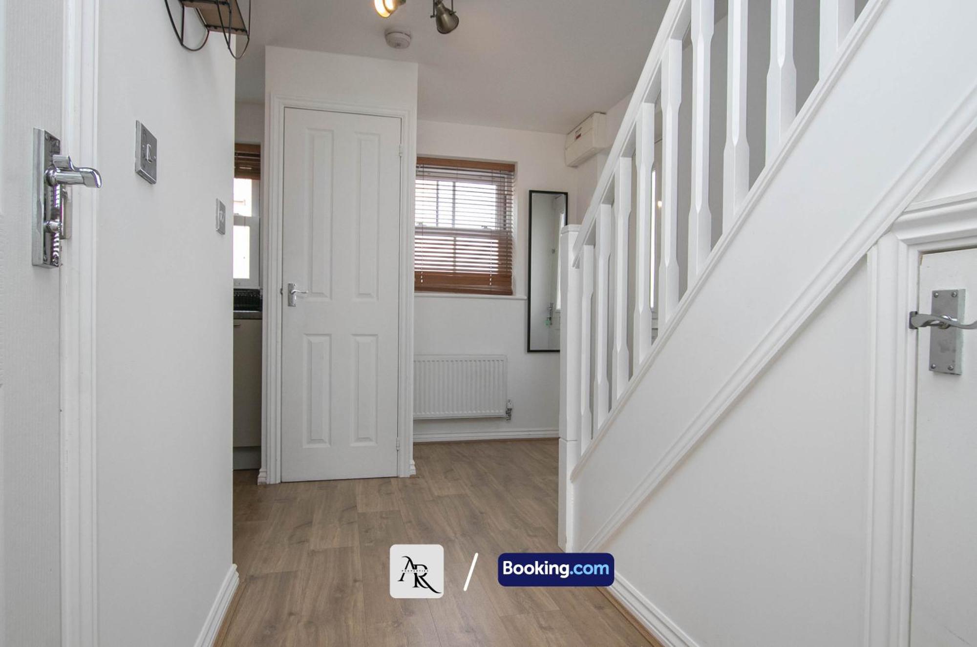 Cozy House By Ar Properties Short Lets & Serviced Accommodation Colchester Esterno foto